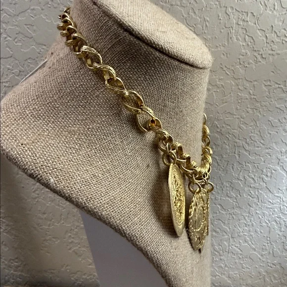 Kenneth Jay Lane Textured Gold Medallion Necklace vintage - Picture 4 of 8